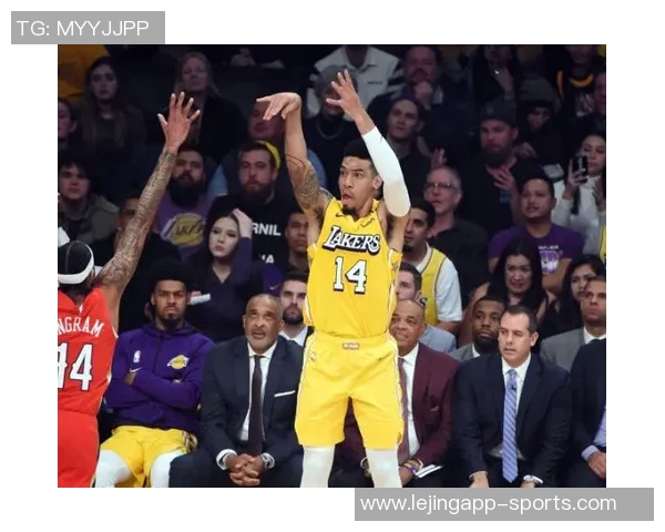 三冠王丹尼格林宣布退役回顾三队三冠的辉煌历程