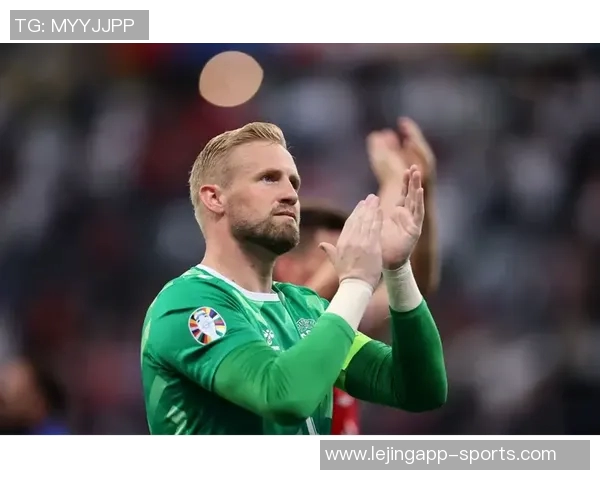 英媒报道小舒梅切尔赛前发现球门高度异常紧急调整确保比赛顺利进行 英媒报道小舒梅切尔赛前发现球门高度异常紧急调整确保比赛顺利进行